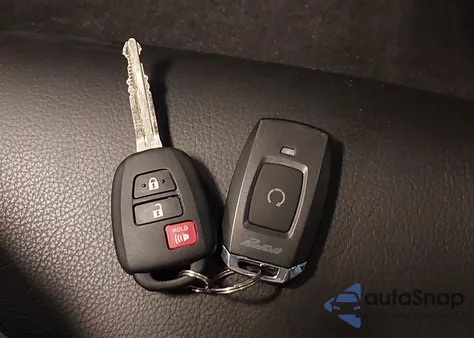 2025 Toyota Corolla Cross L z USA, uszkodzony, nr VIN 7MUAAABG5SV124837